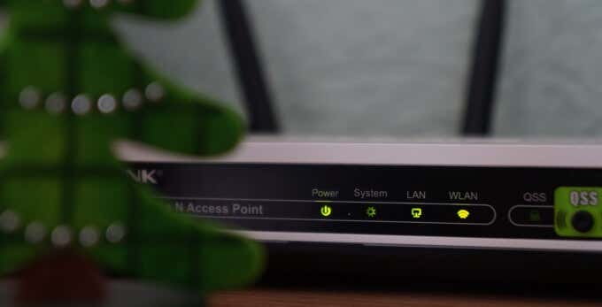 08-wifi-router-lights - Online Tech Tips Restart Router image - 08-wifi-router-lights