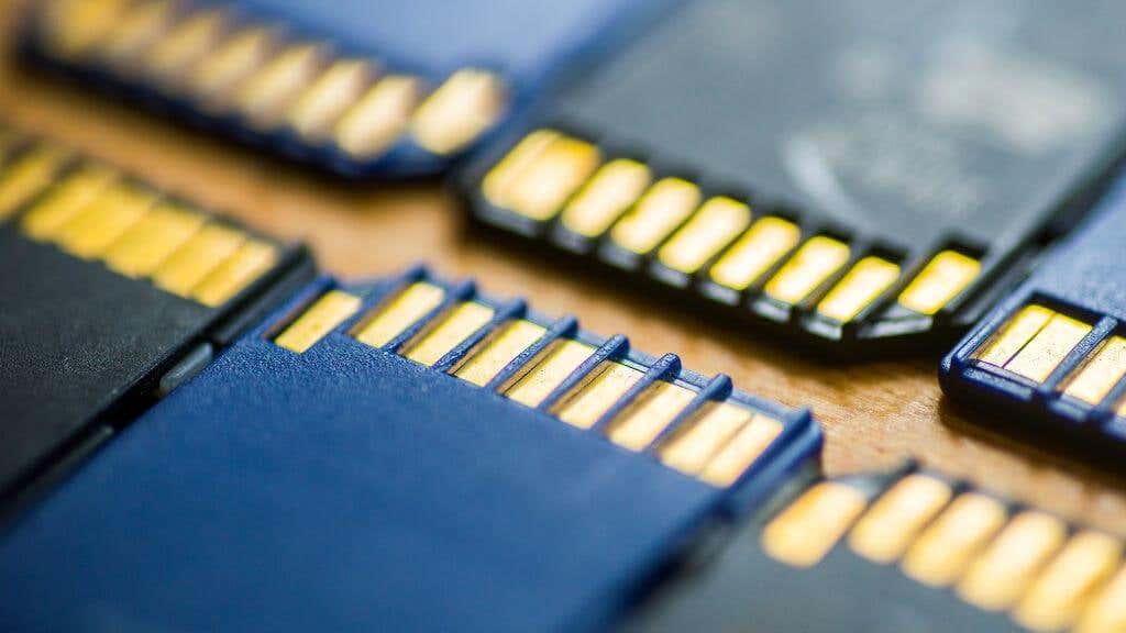 sim-card-vs-sd-card-whats-the-difference-4-compressed - Online Tech Tips SD Card: Your Mobile Data Warehouse image - sim-card-vs-sd-card-whats-the-difference-4-compressed